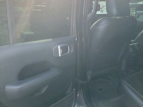 Used 2022 Jeep Gladiator Overland w/ Popular Equipment Package image 10