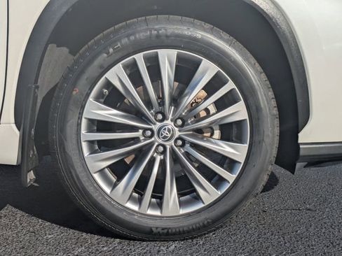 Used 2020 Toyota Highlander Platinum image 8