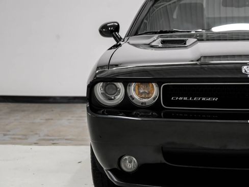 Used 2009 Dodge Challenger SRT8 w/ SRT Option Group II RWD image 37
