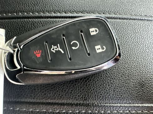 Used 2023 Chevrolet Traverse LT FWD image 28