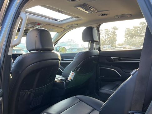 Used 2025 Kia Telluride S FWD image 4