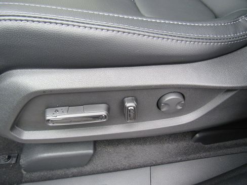 Used 2024 Honda Pilot Touring image 23