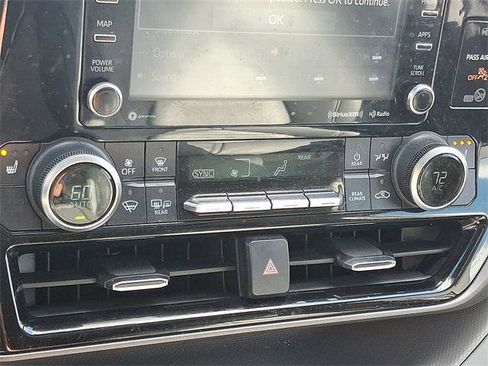 Certified 2022 Toyota Highlander XLE image 16