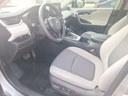 Used 2022 Toyota RAV4 XLE image 16