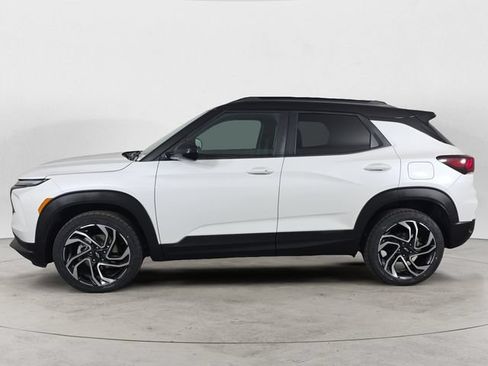 Used 2025 Chevrolet TrailBlazer RS w/ Convenience Package AWD/4WD image 8