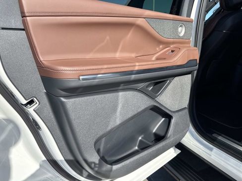 New 2026 Lincoln Navigator L Reserve AWD/4WD image 15
