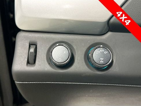 Used 2020 Chevrolet Suburban LT image 11