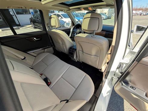 Used 2014 Mercedes-Benz GLK 350 4MATIC image 25