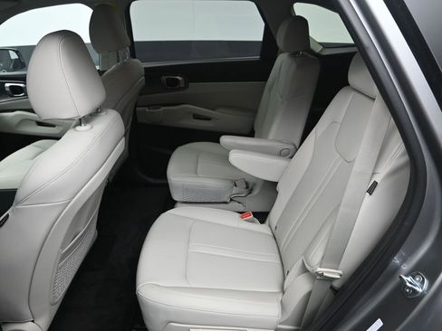 New 2025 Kia Sorento EX image 30