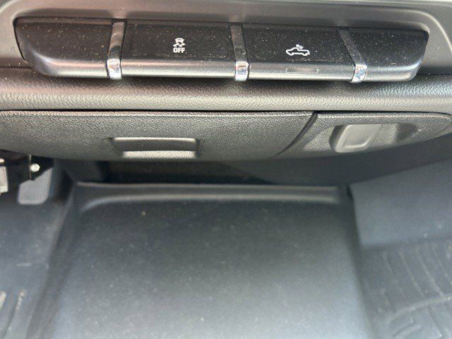 Used 2018 Chevrolet Silverado 1500 LT AWD/4WD image 21