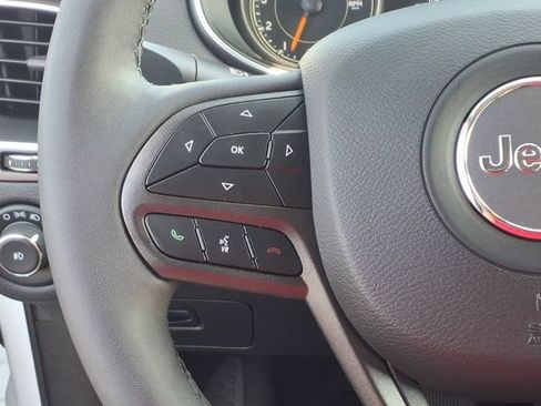 Used 2022 Jeep Cherokee Trailhawk AWD/4WD image 18