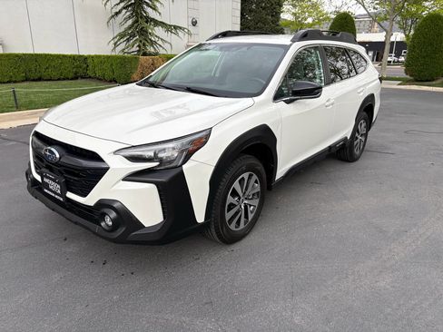 Used 2023 Subaru Outback Premium AWD/4WD image 3