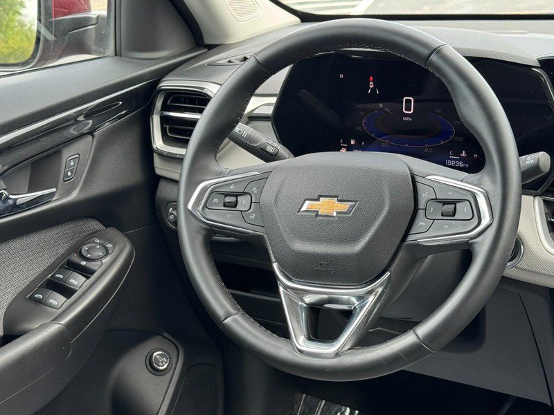 Used 2025 Chevrolet TrailBlazer LT w/ Convenience Package FWD image 12