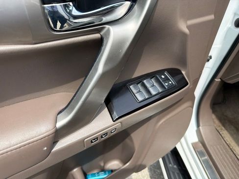 Used 2017 Lexus GX 460 w/ Navigation Package AWD/4WD image 16