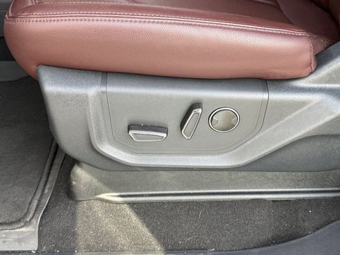 Used 2024 Ford Expedition Limited image 18