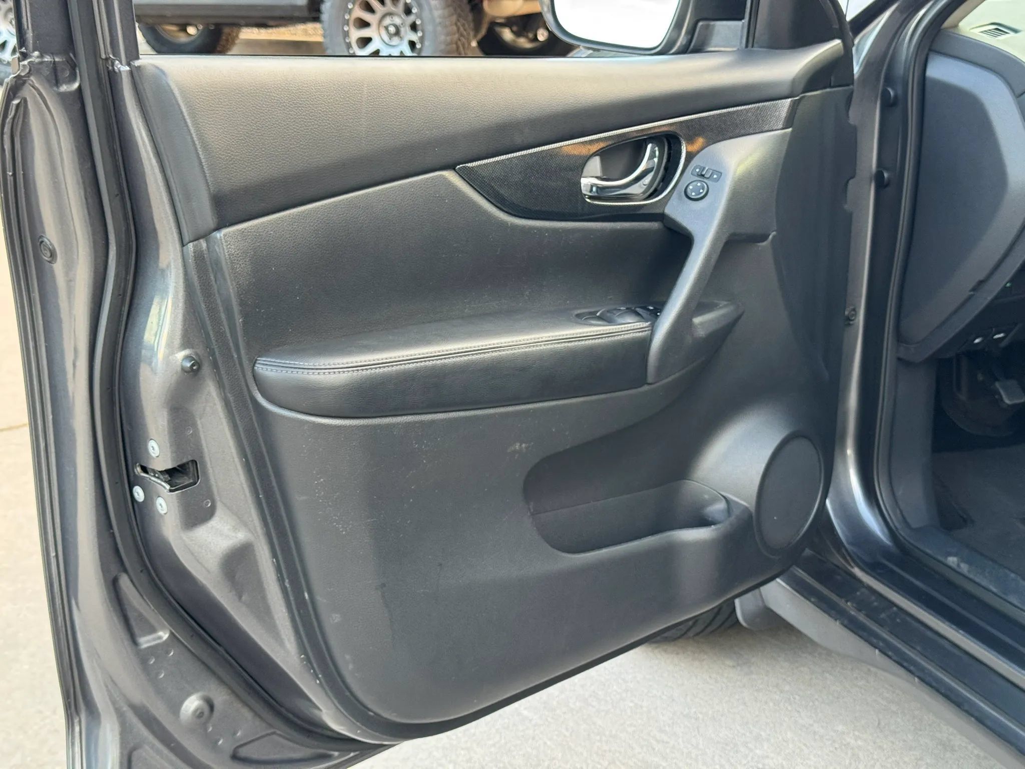 Used 2015 Nissan Rogue SL FWD image 10