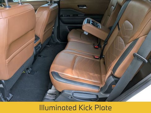 Used 2022 Nissan Pathfinder Platinum w/ Lighting Package (N93) FWD image 25