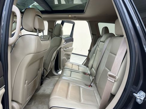 Used 2018 Jeep Grand Cherokee Overland image 34