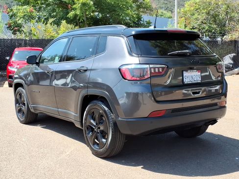 Used 2019 Jeep Compass Latitude FWD image 7