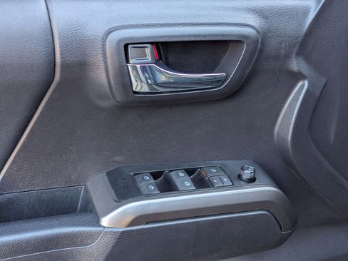 Used 2022 Toyota Tacoma Limited image 12