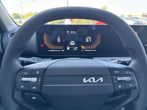 Used 2025 Kia K4 FWD image 19