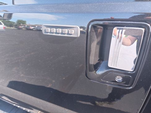 Used 2016 Ford F250 Platinum w/ Platinum Package AWD/4WD image 14
