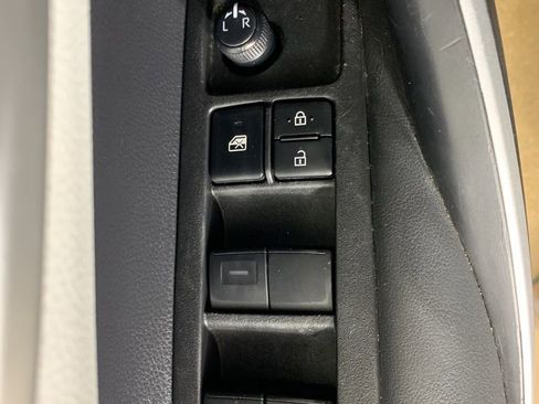 Used 2024 Toyota Corolla SE image 18