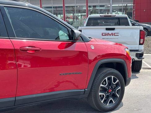 Used 2019 Jeep Compass Trailhawk w/ Cold Weather Group AWD/4WD image 4