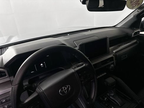 Used 2025 Toyota Tacoma SR5 AWD/4WD image 13