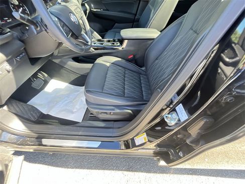 Used 2023 Buick Envision Avenir image 12