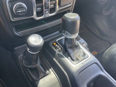 Used 2023 Jeep Gladiator Overland AWD/4WD image 7