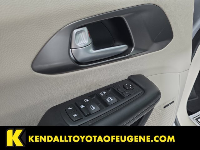 Used 2018 Chrysler Pacifica Limited w/ Advanced Safetytec Group FWD image 10