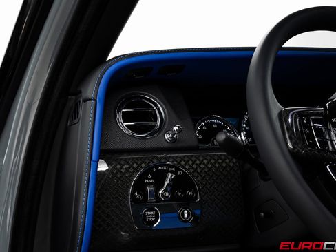 Used 2022 Rolls-Royce Cullinan Black Badge w/ Dark Exterior Package image 27