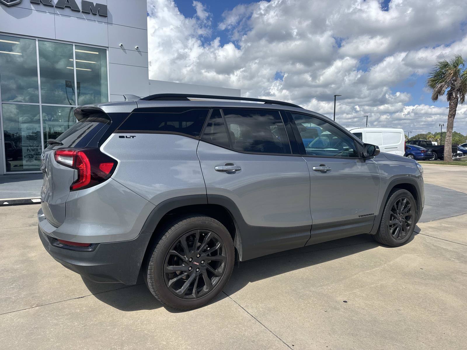 Used 2023 GMC Terrain SLT w/ Elevation Edition FWD image 7