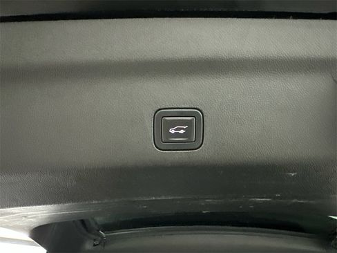 Used 2021 GMC Yukon Denali w/ Denali Premium Package image 21