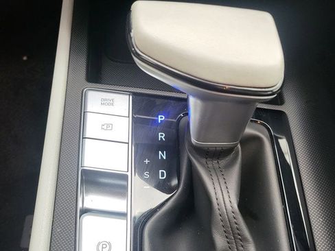 Used 2025 Hyundai Elantra Limited FWD image 6