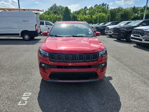 Used 2023 Jeep Compass Limited AWD/4WD image 2