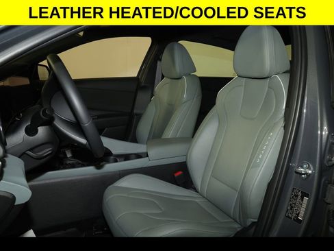 Used 2025 Hyundai Elantra Limited FWD image 4