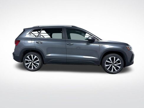 Used 2022 Volkswagen Taos SE w/ Panoramic Sunroof Package AWD/4WD image 10