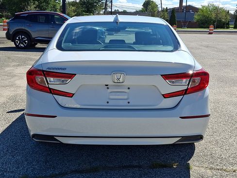 Used 2018 Honda Accord EX image 6