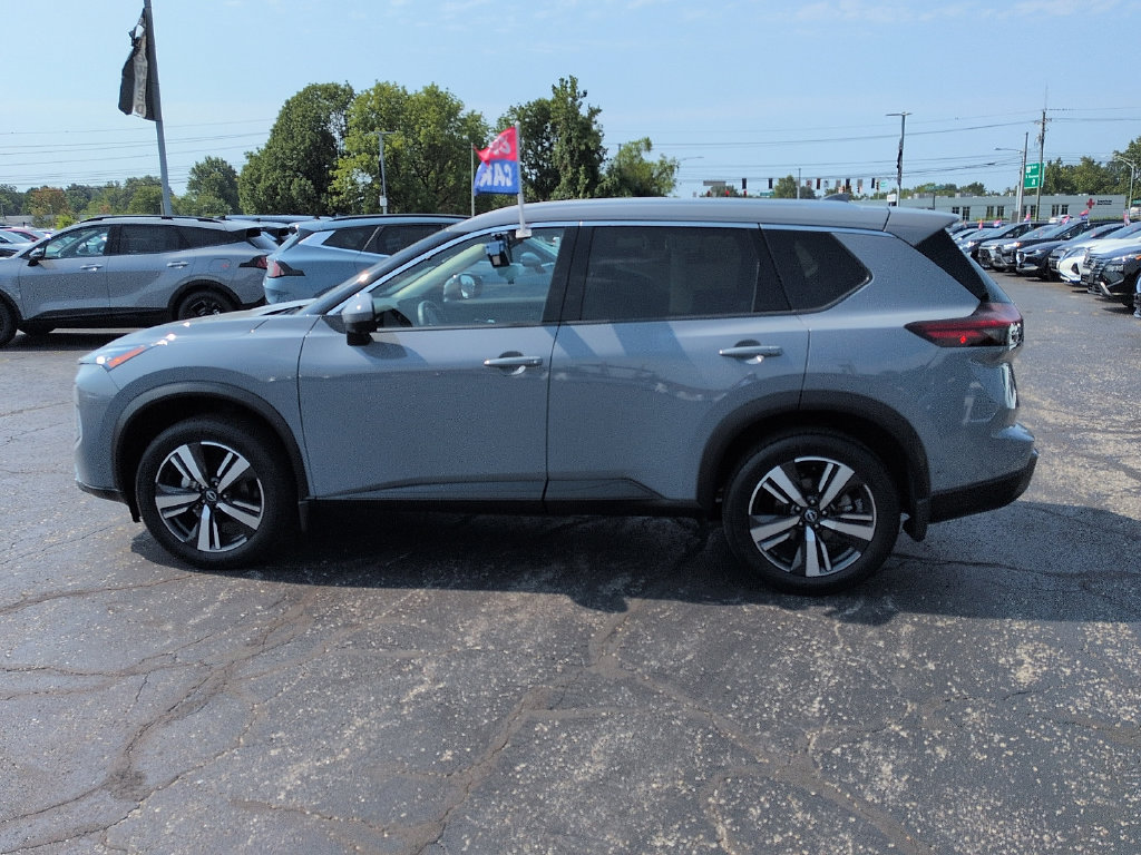 Used 2025 Nissan Rogue SL w/ SL Premium Package FWD image 4