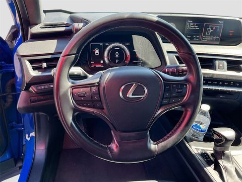 Used 2022 Lexus UX 200 image 11