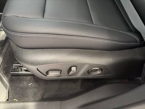 New 2027 Chevrolet Traverse LT w/ Driver Confidence Package FWD image 11