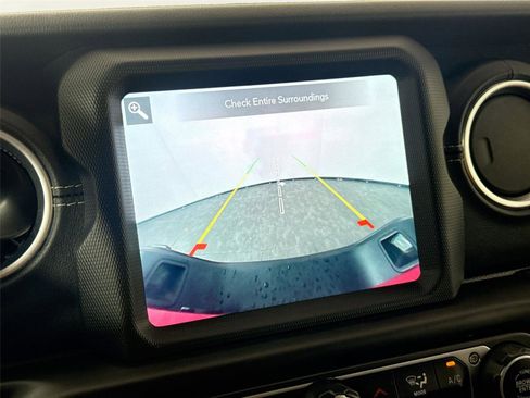 Used 2020 Jeep Gladiator Overland image 26