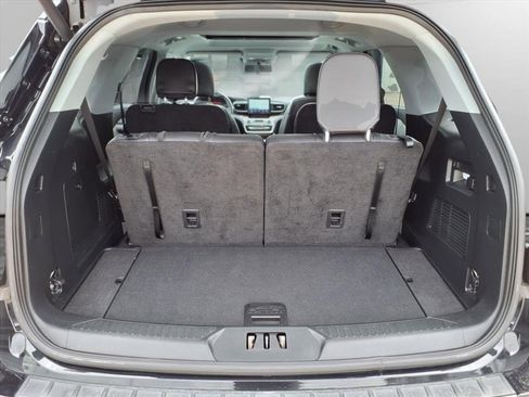 Used 2022 Ford Explorer XLT w/ Equipment Group 202A image 13