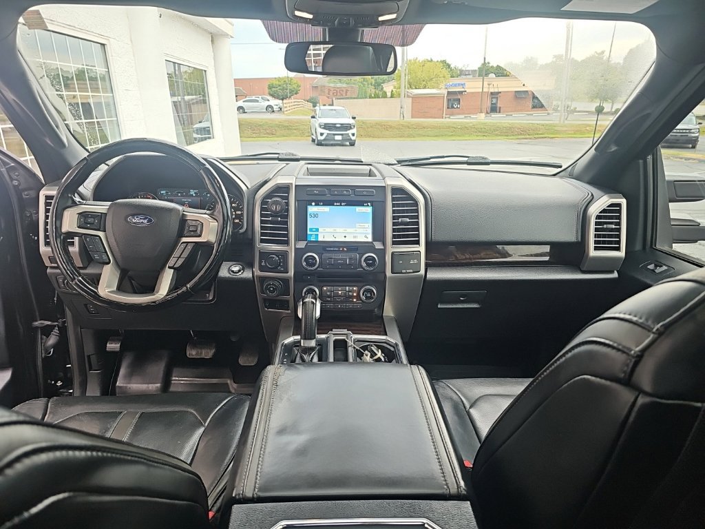 Used 2017 Ford F150 Platinum w/ Equipment Group 701A Luxury AWD/4WD image 13