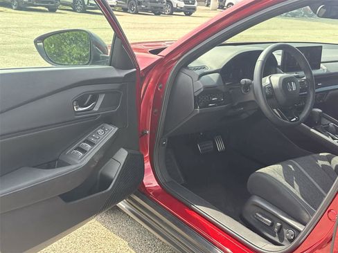 Used 2025 Honda Accord Sport image 2