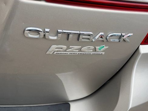 Used 2017 Subaru Outback 2.5i Limited AWD/4WD image 26