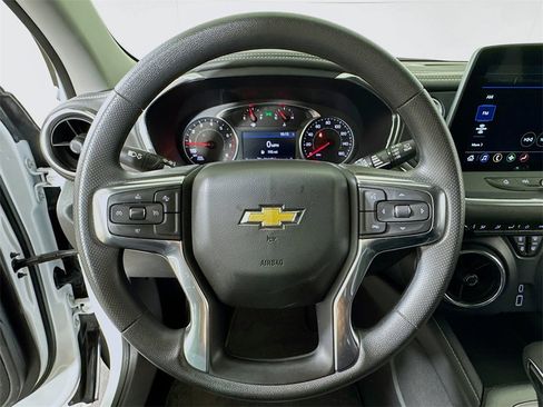 Used 2025 Chevrolet Blazer LT image 9