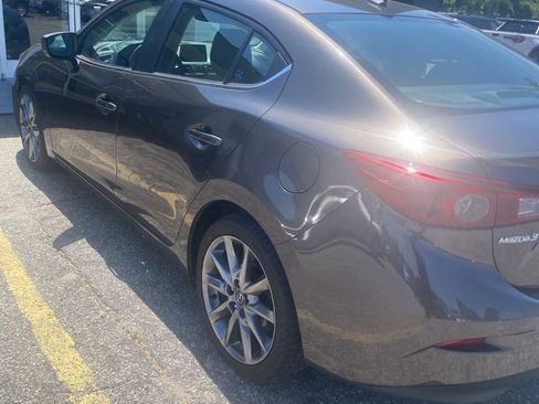 Used 2018 MAZDA MAZDA3 Grand Touring w/ Premium Equipment Package FWD image 4